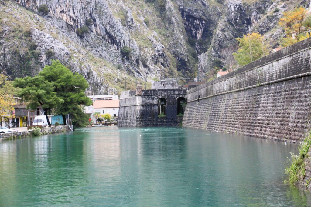 kotor-mura-1024x683 Escale à Kotor : fjord des Balkans et cité médiévale
